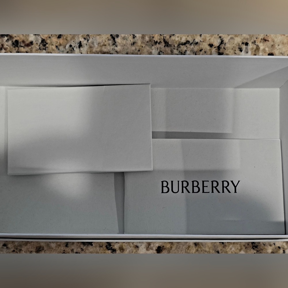 Burberry Men's Sunglasses NIB - Picture 5 of 7